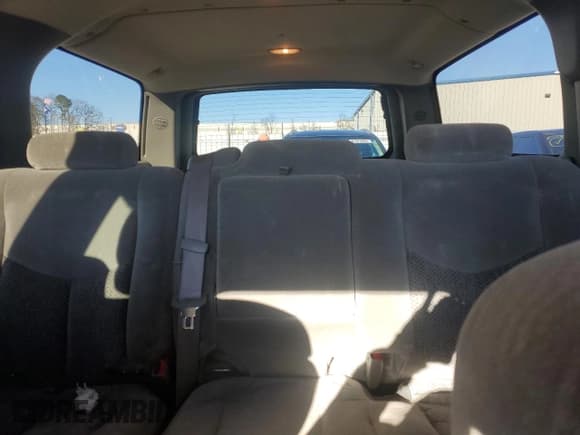 ✅ 2004 Chevrolet Suburban LS • VIN: 1GNEC16Z34J262904 • Лот: 88087935. Опубликован ранее на Copart с пробегом 232 137 миль. Бесплатный доступ к архиву аукционных продаж из США и подробный отчёт об истории автомобиля на DreamBid. Изображение 10.