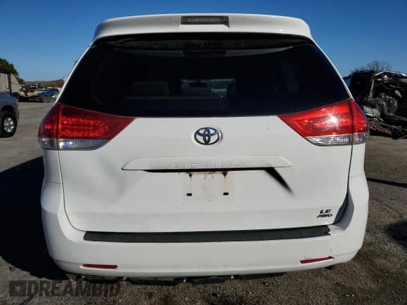 ✅ 2013 Toyota Sienna LE • VIN: 5TDJK3DC1DS067357 • Лот: 90229245. Опубликован ранее на Copart с пробегом 272 701 миль. Бесплатный доступ к архиву аукционных продаж из США и подробный отчёт об истории автомобиля на DreamBid. Изображение 6.