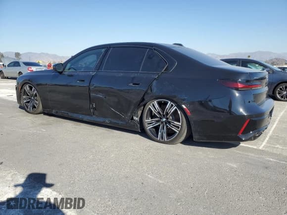 ✅ 2023 BMW 7 Series 760i xDrive • VIN: WBA33EJ0XPCM19382 • Лот: 88171015. Опубликован ранее на Copart с пробегом 4 308 миль. Бесплатный доступ к архиву аукционных продаж из США и подробный отчёт об истории автомобиля на DreamBid. Изображение 2.