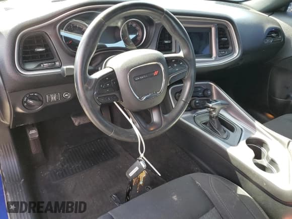 ✅ 2019 Dodge Challenger SXT • VIN: 2C3CDZAG2KH530068 • Lot: 49043973. Wystawiony na Copart z przebiegiem 85 568 mil. Bezpłatny archiwum sprzedaży aukcyjnych z USA i szczegółowy raport historii pojazdu na DreamBid. Zdjęcie 8.