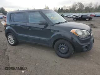 ✅ 2013 Kia Soul + • VIN: KNDJT2A63D7501777 • Lot: 93561915. Wystawiony na Copart z przebiegiem 216 084 mil. Bezpłatny archiwum sprzedaży aukcyjnych z USA i szczegółowy raport historii pojazdu na DreamBid. Zdjęcie 4.