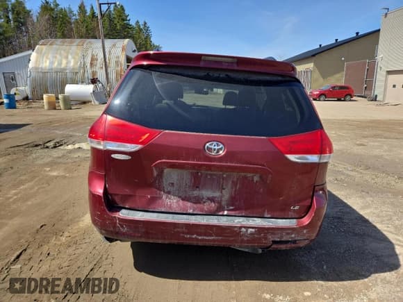 ✅ 2011 Toyota Sienna LE • VIN: 5TDKK3DC2BS046681 • Lot: 53238685. Wystawiony na Copart z przebiegiem Nie podano. Bezpłatny archiwum sprzedaży aukcyjnych z USA i szczegółowy raport historii pojazdu na DreamBid. Zdjęcie 6.