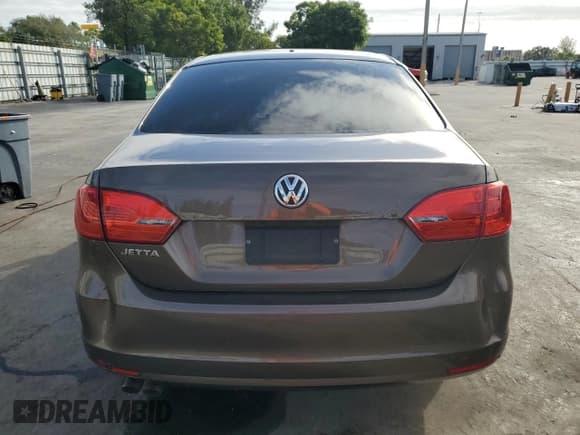 ✅ 2014 Volkswagen Jetta S • VIN: 3VW2K7AJ8EM251045 • Lot: 90817515. Wystawiony na Copart z przebiegiem 126 678 mil. Bezpłatny archiwum sprzedaży aukcyjnych z USA i szczegółowy raport historii pojazdu na DreamBid. Zdjęcie 6.