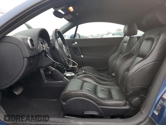 ✅ 2006 Audi TT • VIN: TRUWD28N561005696 • Lot: 81226524. Wystawiony na Copart z przebiegiem 87 023 mil. Bezpłatny archiwum sprzedaży aukcyjnych z USA i szczegółowy raport historii pojazdu na DreamBid. Zdjęcie 7.