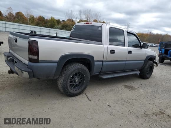 ✅ 2005 GMC Sierra 1500 SLE • VIN: 2GTEK13T851131765 • Lot: 89616945. Wystawiony na Copart z przebiegiem 219 455 mil. Bezpłatny archiwum sprzedaży aukcyjnych z USA i szczegółowy raport historii pojazdu na DreamBid. Zdjęcie 3.