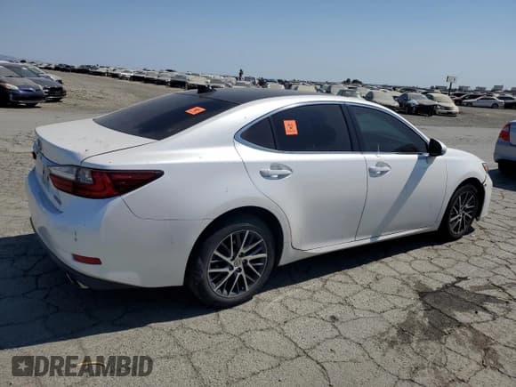 ✅ 2016 Lexus ES 330 • VIN: 58ABK1GG0GU026830 • Lot: 64826945. Listed on Copart with 148,995 mi. Free auction sales archive from the USA and detailed vehicle history report at DreamBid. Image 3.