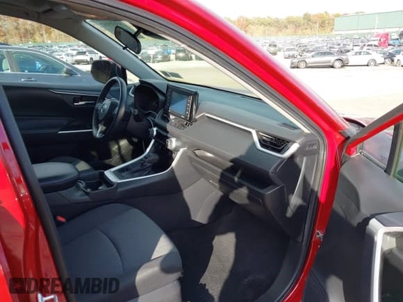 ✅ 2021 Toyota RAV4 XLE • VIN: 2T3P1RFV0MW159167 • Lot: 43605933. Wystawiony na IAAI z przebiegiem 88 477 mil. Bezpłatny archiwum sprzedaży aukcyjnych z USA i szczegółowy raport historii pojazdu na DreamBid. Zdjęcie 5.