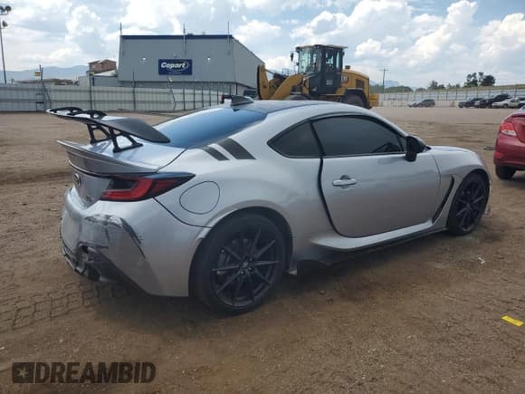 ✅ 2024 Toyota 86 Premium • VIN: JF1ZNBE10R9760496 • Lot: 66363925. Wystawiony na Copart z przebiegiem 13 044 mil. Bezpłatny archiwum sprzedaży aukcyjnych z USA i szczegółowy raport historii pojazdu na DreamBid. Zdjęcie 3.