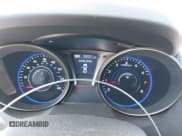 ✅ 2013 Hyundai Genesis Coupe 2.0T • VIN: KMHHT6KD8DU082972 • Lot: 42576823. Wystawiony na IAAI z przebiegiem 89 091 mil. Bezpłatny archiwum sprzedaży aukcyjnych z USA i szczegółowy raport historii pojazdu na DreamBid. Zdjęcie 7.