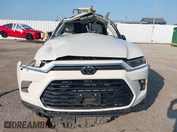 ✅ 2024 Toyota Highlander XLE • VIN: 5TDAAAB57RS011703 • Lot: 43160892. Listed on IAAI with Not provided. Free auction sales archive from the USA and detailed vehicle history report at DreamBid. Image 12.