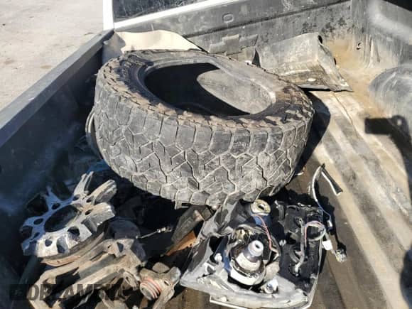 2017 Chevrolet Silverado 3500HD LTZ с VIN 1GC4K0EY8HF108983, выставлен на аукционе Copart как лот 73534014 с пробегом 121 390 миль миль и Списание • Salvage title. История ставок и продаж доступна на DreamBid. Изображение 14.