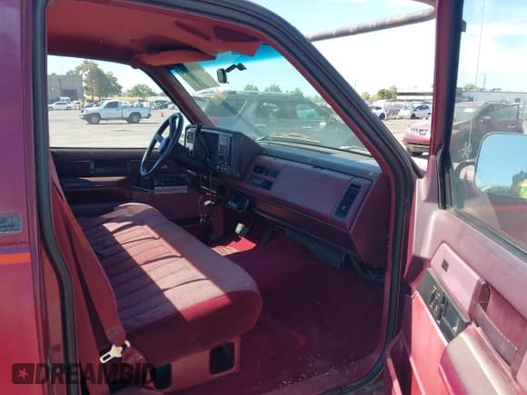 ✅ 1989 GMC Sierra 1500 • VIN: 1GTGC34N1KE503992 • Lot: 42801434. Wystawiony na IAAI z przebiegiem 130 845 mil. Bezpłatny archiwum sprzedaży aukcyjnych z USA i szczegółowy raport historii pojazdu na DreamBid. Zdjęcie 5.