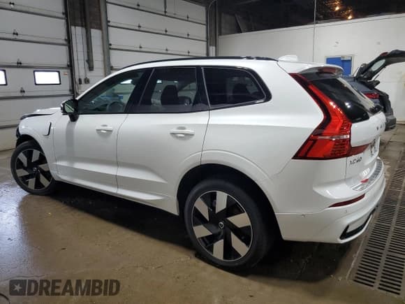 ✅ 2024 Volvo XC60 Ultimate Dark Theme • VIN: YV4H60DM5R1842268 • Лот: 69209655. Опубликован ранее на Copart с пробегом 17 275 миль. Бесплатный доступ к архиву аукционных продаж из США и подробный отчёт об истории автомобиля на DreamBid. Изображение 2.