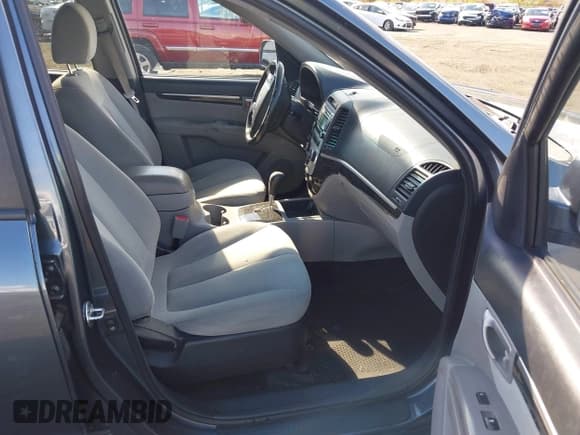 ✅ 2009 Hyundai Santa Fe Limited • VIN: 5NMSH13E09H238247 • Lot: 43574832. Listed on IAAI with 168,143 mi. Free auction sales archive from the USA and detailed vehicle history report at DreamBid. Image 5.