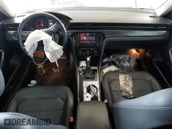 ✅ 2020 Volkswagen Passat R-Line • VIN: 1VWMA7A30LC005537 • Lot: 71836265. Wystawiony na Copart z przebiegiem 109 302 mil. Bezpłatny archiwum sprzedaży aukcyjnych z USA i szczegółowy raport historii pojazdu na DreamBid. Zdjęcie 8.