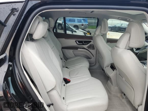 ✅ 2023 Mercedes-Benz EQS 580 • VIN: 4JGDM4EB6PA014895 • Lot: 61991255. Wystawiony na Copart z przebiegiem 27 558 mil. Bezpłatny archiwum sprzedaży aukcyjnych z USA i szczegółowy raport historii pojazdu na DreamBid. Zdjęcie 11.