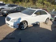 ✅ 2013 Mercedes-Benz S 550 • VIN: WDDNG7DB9DA495780 • Lot: 43425705. Wystawiony na IAAI z przebiegiem 135 723 mil. Bezpłatny archiwum sprzedaży aukcyjnych z USA i szczegółowy raport historii pojazdu na DreamBid. Zdjęcie 2.