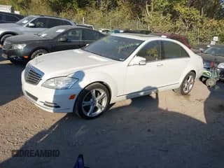 ✅ 2013 Mercedes-Benz S 550 • VIN: WDDNG7DB9DA495780 • Lot: 43425705. Wystawiony na IAAI z przebiegiem 135 723 mil. Bezpłatny archiwum sprzedaży aukcyjnych z USA i szczegółowy raport historii pojazdu na DreamBid. Zdjęcie 2.