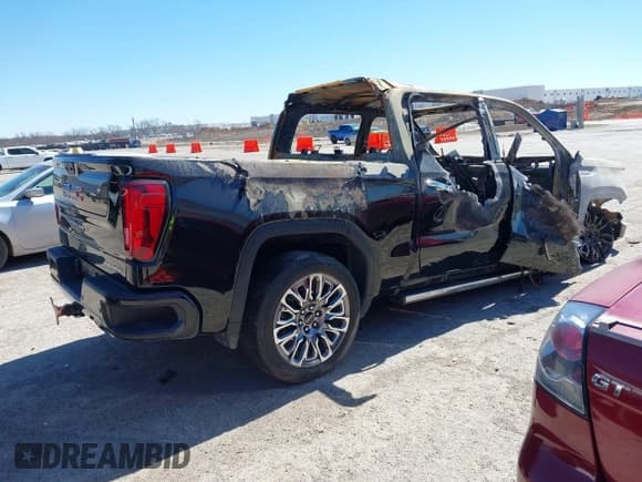 ✅ 2023 GMC Sierra 1500 Denali Ultimate • VIN: 1GTUUHEL7PZ235217 • Лот: 41670662. Опубликован ранее на IAAI с пробегом Не указан. Бесплатный доступ к архиву аукционных продаж из США и подробный отчёт об истории автомобиля на DreamBid. Изображение 4.