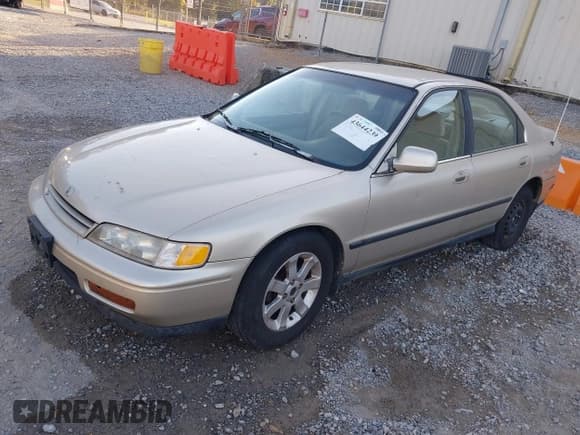 ✅ 1994 Honda Accord LX • VIN: JHMCD5637RC105662 • Lot: 43644239. Wystawiony na IAAI z przebiegiem 189 790 mil. Bezpłatny archiwum sprzedaży aukcyjnych z USA i szczegółowy raport historii pojazdu na DreamBid. Zdjęcie 2.