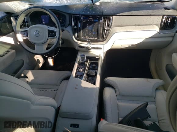 ✅ 2024 Volvo XC60 Ultimate Dark Theme • VIN: YV4H60DMXR1918017 • Lot: 87790825. Listed on Copart with 5,123 mi. Free auction sales archive from the USA and detailed vehicle history report at DreamBid. Image 8.