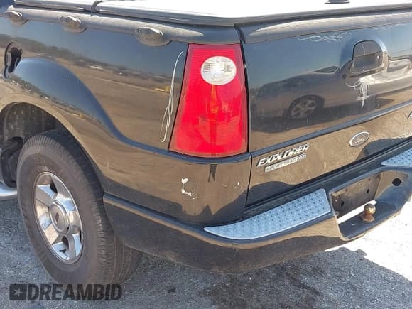 ✅ 2004 Ford Explorer Sport Trac XLS • VIN: 1FMZU77K24UC04174 • Lot: 41770811. Wystawiony na IAAI z przebiegiem 222 118 mil. Bezpłatny archiwum sprzedaży aukcyjnych z USA i szczegółowy raport historii pojazdu na DreamBid. Zdjęcie 6.