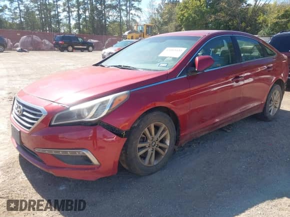 2015 Hyundai Sonata SE с VIN 5NPE24AF7FH129245, выставлен на аукционе IAAI как лот 43583432 с пробегом 181 393 миль миль и . История ставок и продаж доступна на DreamBid. Изображение 2.