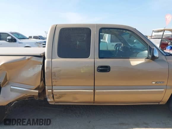 2000 Chevrolet Silverado 1500 LS z VIN 2GCEC19T1Y1277305, wystawiony jako IAAI lot #43516630 z przebiegiem 220 529 mil mil oraz . Historia ofert i sprzedaży dostępna na DreamBid. Obrazek 13.