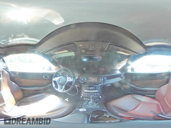 ✅ 2015 Mercedes-Benz SLK 250 • VIN: WDDPK4HA9FF104737 • Lot: 69103195. Wystawiony na Copart z przebiegiem 47 573 mil. Bezpłatny archiwum sprzedaży aukcyjnych z USA i szczegółowy raport historii pojazdu na DreamBid. Zdjęcie 15.