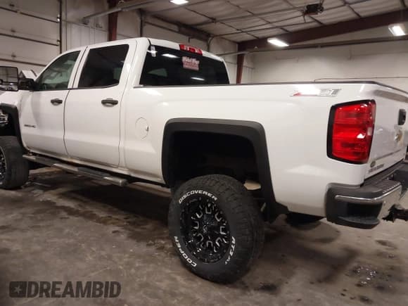 ✅ 2015 Chevrolet Silverado 2500HD LT • VIN: 1GC1KVE8XFF157924 • Lot: 41787811. Listed on IAAI with 224,244 mi. Free auction sales archive from the USA and detailed vehicle history report at DreamBid. Image 3.