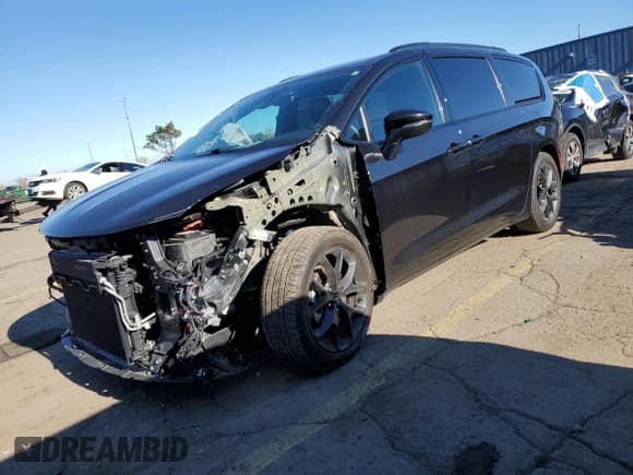 ✅ 2023 Chrysler Pacifica Touring L • VIN: 2C4RC1BG3PR603667 • Lot: 87314715. Wystawiony na Copart z przebiegiem 39 647 mil. Bezpłatny archiwum sprzedaży aukcyjnych z USA i szczegółowy raport historii pojazdu na DreamBid. Zdjęcie 1.