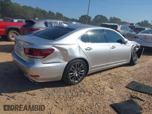 ✅ 2016 Lexus LS 460 • VIN: JTHBL5EF7G5141332 • Lot: 43207850. Listed on IAAI with 90,505 mi. Free auction sales archive from the USA and detailed vehicle history report at DreamBid. Image 4.