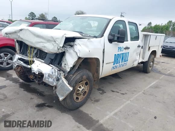 ✅ 2011 Chevrolet Silverado 2500HD • VIN: 1GB1KVCG2BF190764 • Lot: 41937031. Wystawiony na IAAI z przebiegiem 278 538 mil. Bezpłatny archiwum sprzedaży aukcyjnych z USA i szczegółowy raport historii pojazdu na DreamBid. Zdjęcie 2.