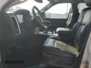 ✅ 2009 Dodge 1500 Laramie • VIN: 1D3HV13T19S814120 • Lot: 59569945. Wystawiony na Copart z przebiegiem 355 443 mil. Bezpłatny archiwum sprzedaży aukcyjnych z USA i szczegółowy raport historii pojazdu na DreamBid. Zdjęcie 7.