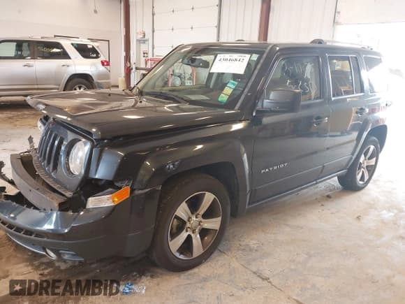 ✅ 2016 Jeep Patriot High Altitude • VIN: 1C4NJRFB7GD586294 • Lot: 43046842. Wystawiony na IAAI z przebiegiem 178 429 mil. Bezpłatny archiwum sprzedaży aukcyjnych z USA i szczegółowy raport historii pojazdu na DreamBid. Zdjęcie 17.
