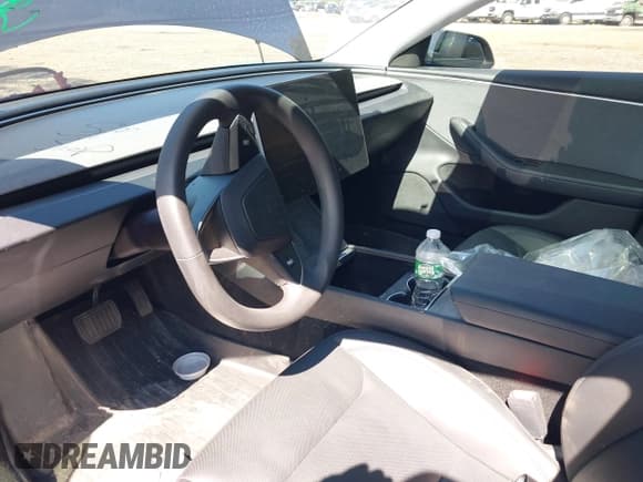 ✅ 2024 Tesla Model 3 • VIN: 5YJ3E1EAXRF729577 • Lot: 43188284. Wystawiony na IAAI z przebiegiem 16 053 mil. Bezpłatny archiwum sprzedaży aukcyjnych z USA i szczegółowy raport historii pojazdu na DreamBid. Zdjęcie 5.