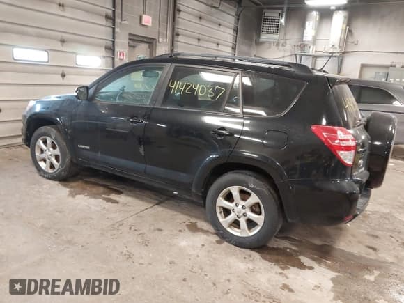 ✅ 2010 Toyota RAV4 Limited • VIN: 2T3DF4DV6AW028590 • Lot: 41424037. Listed on IAAI with 223,975 mi. Free auction sales archive from the USA and detailed vehicle history report at DreamBid. Image 3.
