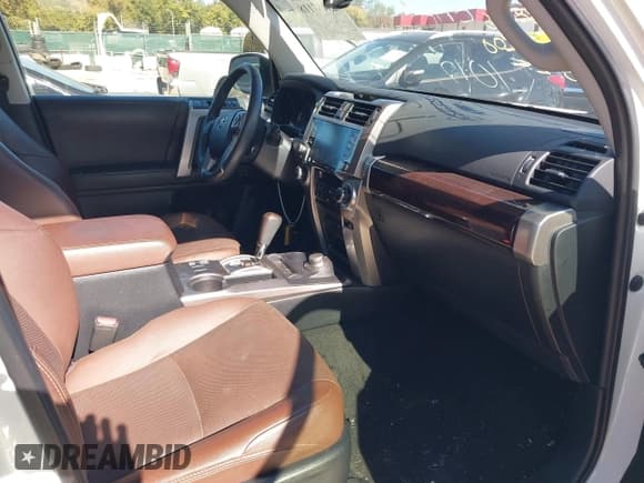 ✅ 2022 Toyota 4Runner Limited • VIN: JTEKU5JR1N5988466 • Lot: 43467118. Wystawiony na IAAI z przebiegiem 57 692 mil. Bezpłatny archiwum sprzedaży aukcyjnych z USA i szczegółowy raport historii pojazdu na DreamBid. Zdjęcie 5.