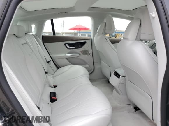 ✅ 2023 Mercedes-Benz EQE 350+ • VIN: W1KEG2BB4PF015190 • Lot: 55633594. Wystawiony na Copart z przebiegiem 14 807 mil. Bezpłatny archiwum sprzedaży aukcyjnych z USA i szczegółowy raport historii pojazdu na DreamBid. Zdjęcie 10.