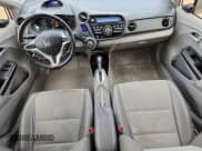 ✅ 2013 Honda Insight EX • VIN: JHMZE2H76DS002673 • Lot: 90294375. Wystawiony na Copart z przebiegiem 240 323 mil. Bezpłatny archiwum sprzedaży aukcyjnych z USA i szczegółowy raport historii pojazdu na DreamBid. Zdjęcie 8.