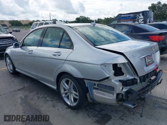 ✅ 2014 Mercedes-Benz C 250 Sport • VIN: WDDGF4HB1EA951907 • Lot: 42580563. Wystawiony na IAAI z przebiegiem 51 592 mil. Bezpłatny archiwum sprzedaży aukcyjnych z USA i szczegółowy raport historii pojazdu na DreamBid. Zdjęcie 19.