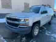2016 Chevrolet Silverado 1500 LS z VIN 1GCNKNEH8GZ372252, wystawiony jako Copart lot #43192905 z przebiegiem 223 806 mil mil oraz Czysty tytuł • Clean title. Historia ofert i sprzedaży dostępna na DreamBid. Obrazek 2.