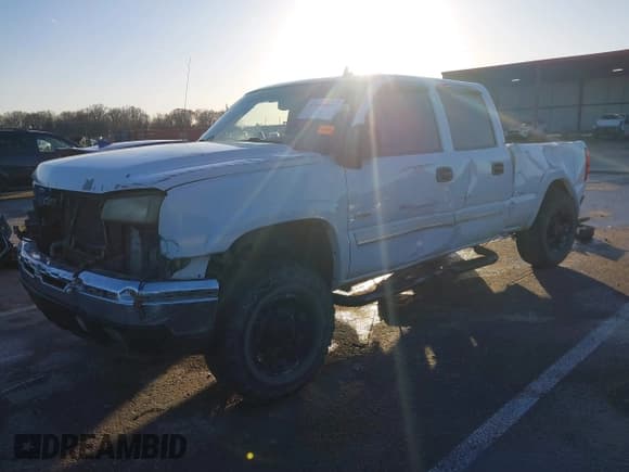 ✅ 2006 Chevrolet Silverado 2500HD LT1 • VIN: 1GCHK23D06F264669 • Lot: 41106561. Listed on IAAI with Not provided. Free auction sales archive from the USA and detailed vehicle history report at DreamBid. Image 22.