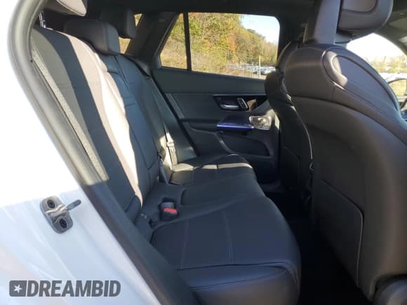 ✅ 2025 Mercedes-Benz GLC 300 • VIN: W1NKM4HB5SF259747 • Лот: 82738585. Опубликован ранее на Copart с пробегом 10 390 миль. Бесплатный доступ к архиву аукционных продаж из США и подробный отчёт об истории автомобиля на DreamBid. Изображение 11.