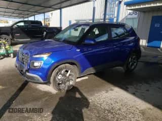 2025 Hyundai Venue SEL z VIN KMHRC8A30SU398131, wystawiony jako Copart lot #84636425 z przebiegiem 4 632 mil mil oraz Nie do naprawy • Non repairable. Historia ofert i sprzedaży dostępna na DreamBid. Obrazek 1.