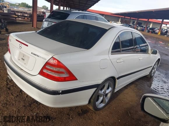 ✅ 2004 Mercedes-Benz C 230 Kompressor • VIN: WDBRF40J64F490984 • Lot: 43742146. Wystawiony na IAAI z przebiegiem 176 836 mil. Bezpłatny archiwum sprzedaży aukcyjnych z USA i szczegółowy raport historii pojazdu na DreamBid. Zdjęcie 4.