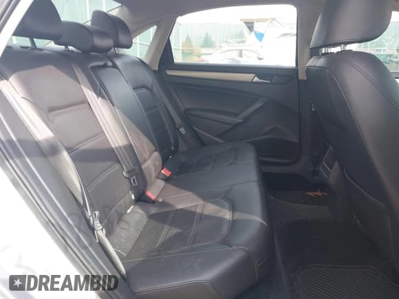 ✅ 2015 Volkswagen Passat S • VIN: 1VWAS7A33FC112747 • Лот: 41808988. Опубликован ранее на IAAI с пробегом 170 381 миль. Бесплатный доступ к архиву аукционных продаж из США и подробный отчёт об истории автомобиля на DreamBid. Изображение 8.