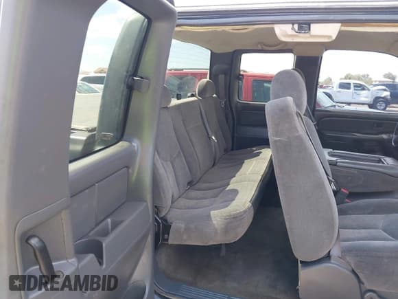 ✅ 2006 Chevrolet Silverado 1500 LT1 • VIN: 2GCEC19VX61107359 • Лот: 43412277. Опубликован ранее на IAAI с пробегом 218 002 миль. Бесплатный доступ к архиву аукционных продаж из США и подробный отчёт об истории автомобиля на DreamBid. Изображение 8.