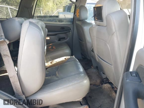✅ 2003 Chevrolet Tahoe Z71 • VIN: 1GNEK13Z13R215250 • Lot: 43487629. Listed on IAAI with Not provided. Free auction sales archive from the USA and detailed vehicle history report at DreamBid. Image 8.