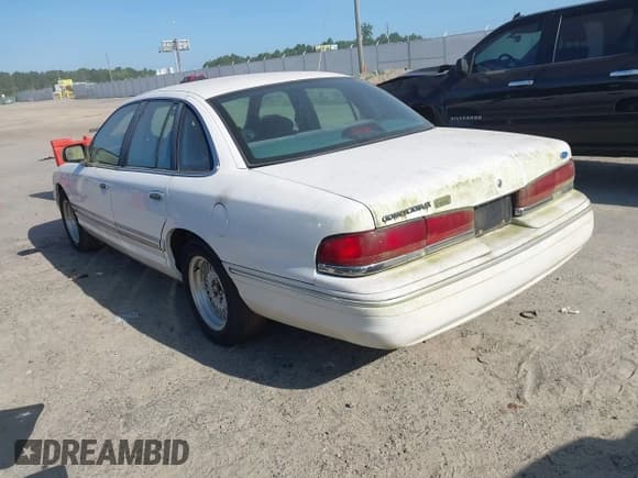 ✅ 1996 Ford Crown Victoria LX • VIN: 2FALP74W3TX130673 • Лот: 42759121. Опубликован ранее на IAAI с пробегом 230 964 миль. Бесплатный доступ к архиву аукционных продаж из США и подробный отчёт об истории автомобиля на DreamBid. Изображение 3.